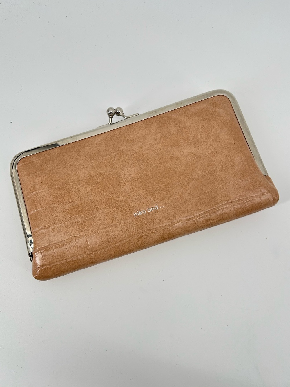 NIKO AND Tan Croc-Embossed Clutch Wallet Neutral NWOT